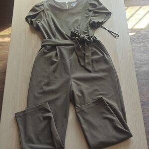 CALVIN KLEIN WOMEN'S BELTED TULIP-SLEEVE JUMPSUIT (SIZE 8)